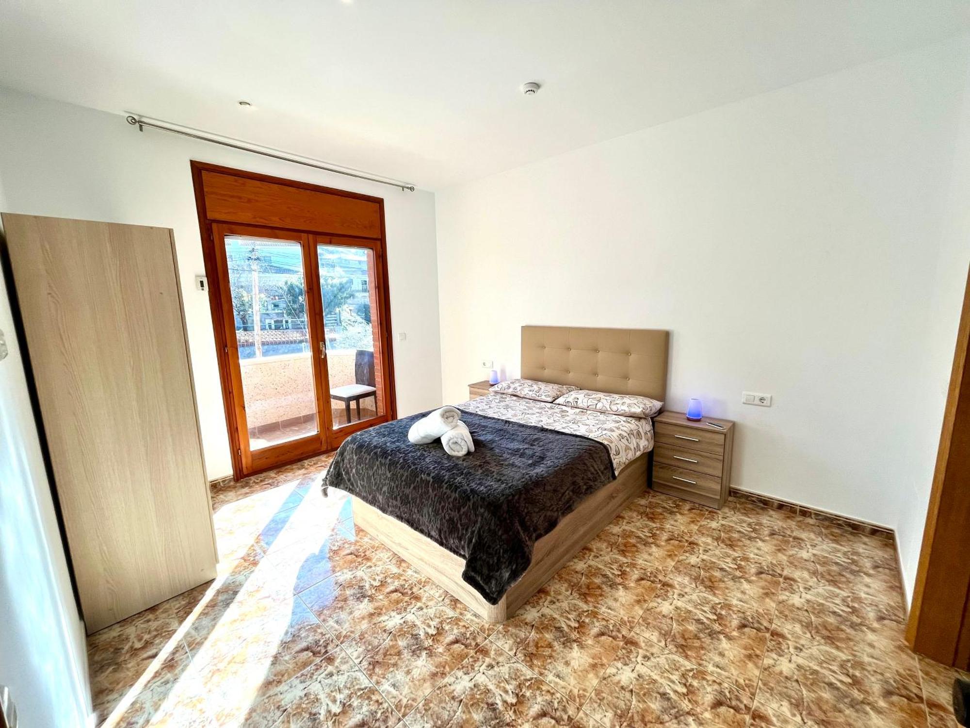 Amplio Apartamento, 5 Camas Sant Esteve Sesrovires Exterior foto