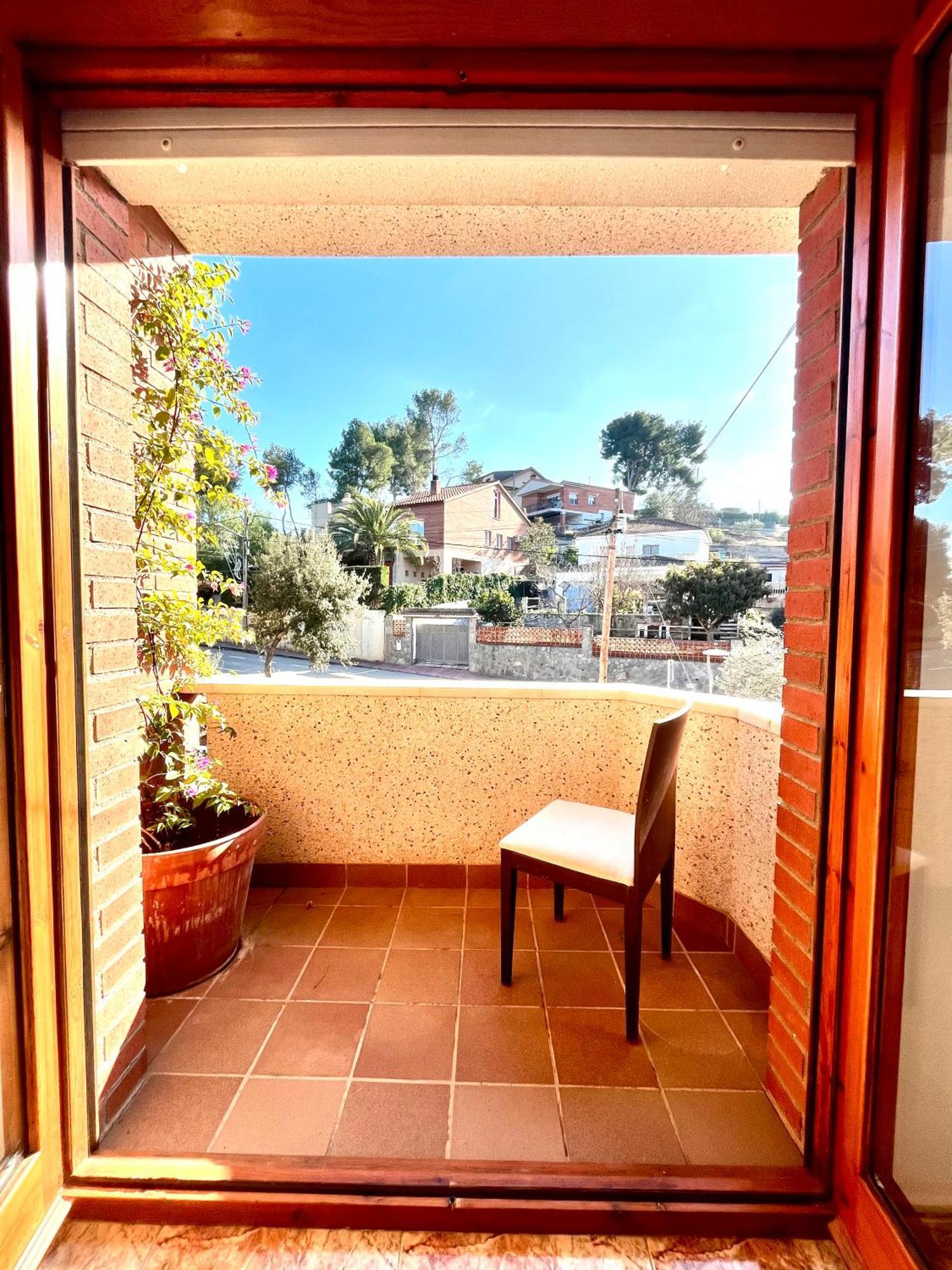 Amplio Apartamento, 5 Camas Sant Esteve Sesrovires Exterior foto